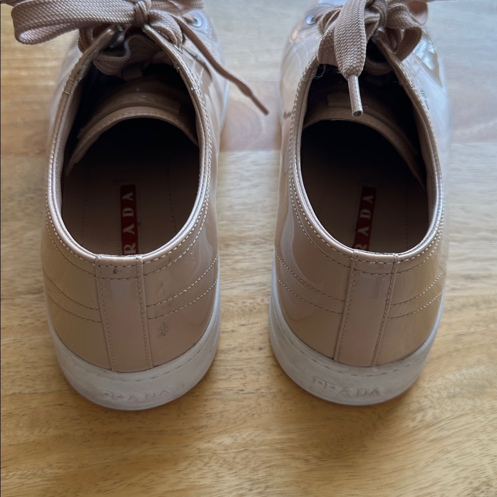 Prada ๐ฎ๐น Beige Patent Sneakers - Size 38 - Picture 10 of 12